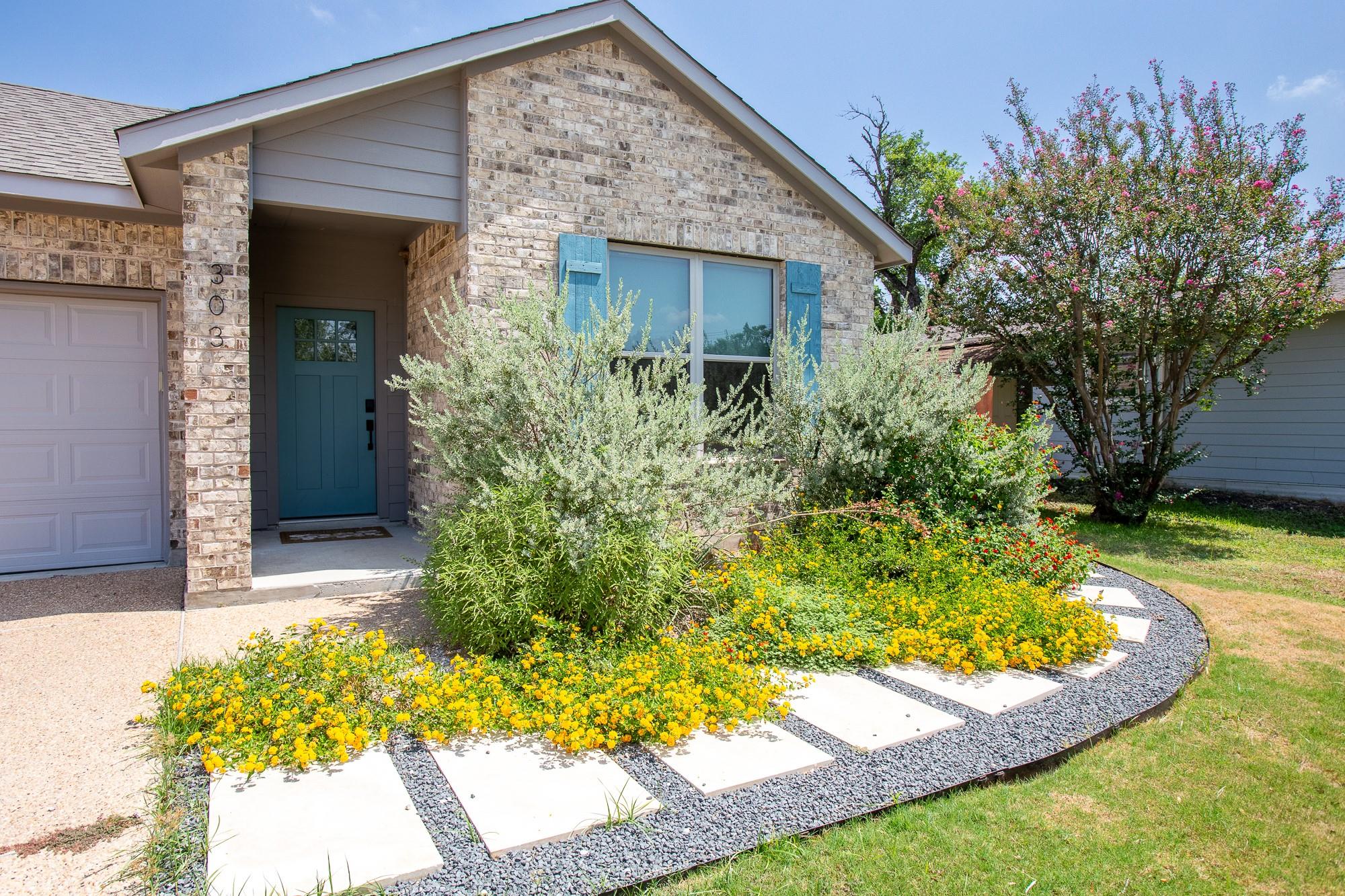 303 W Browning ST, Manor, TX 78653