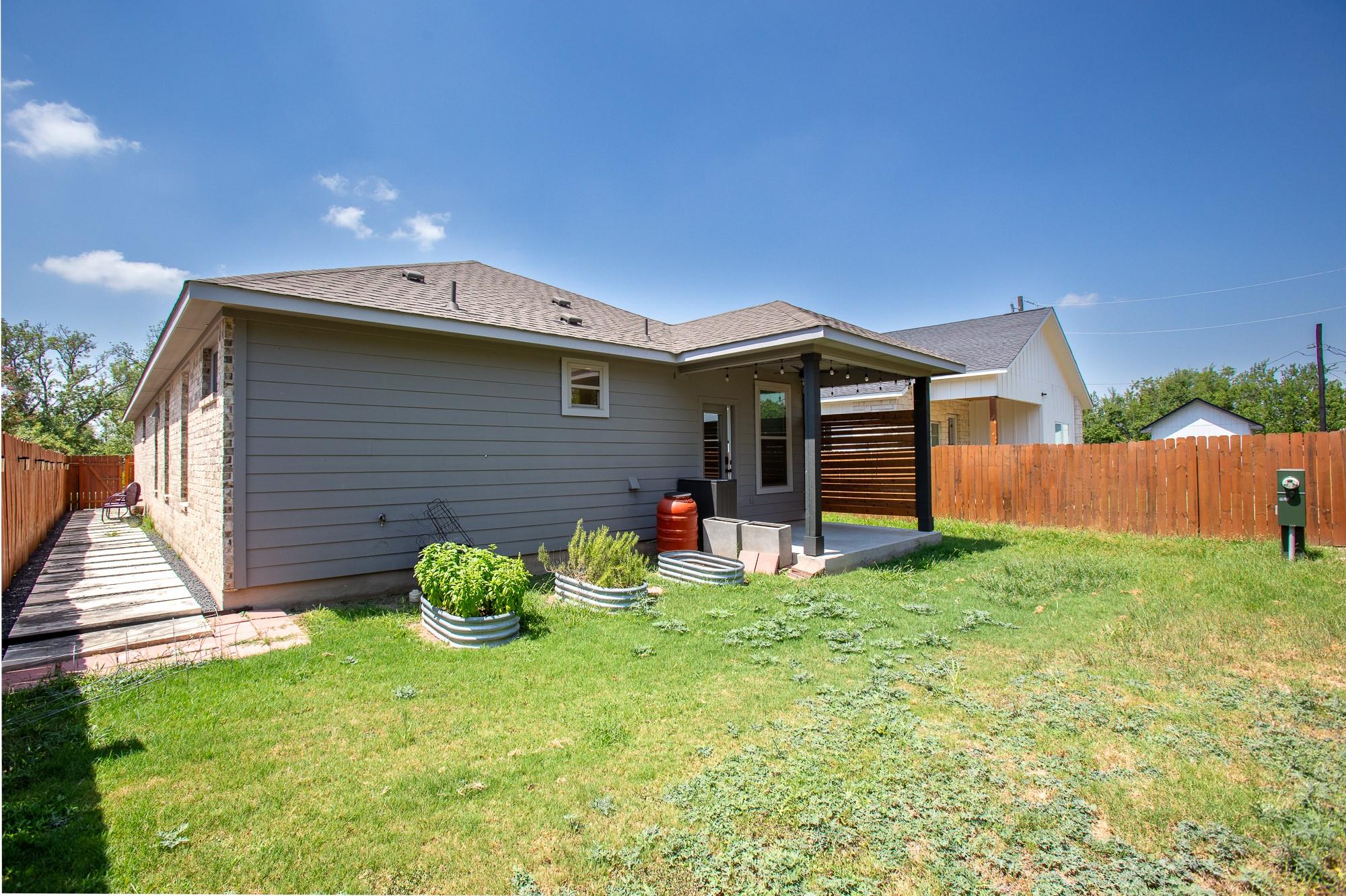 303 W Browning ST, Manor, TX 78653