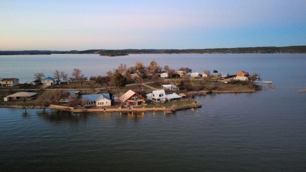 746 E Island DR, Bluffton, TX 78607