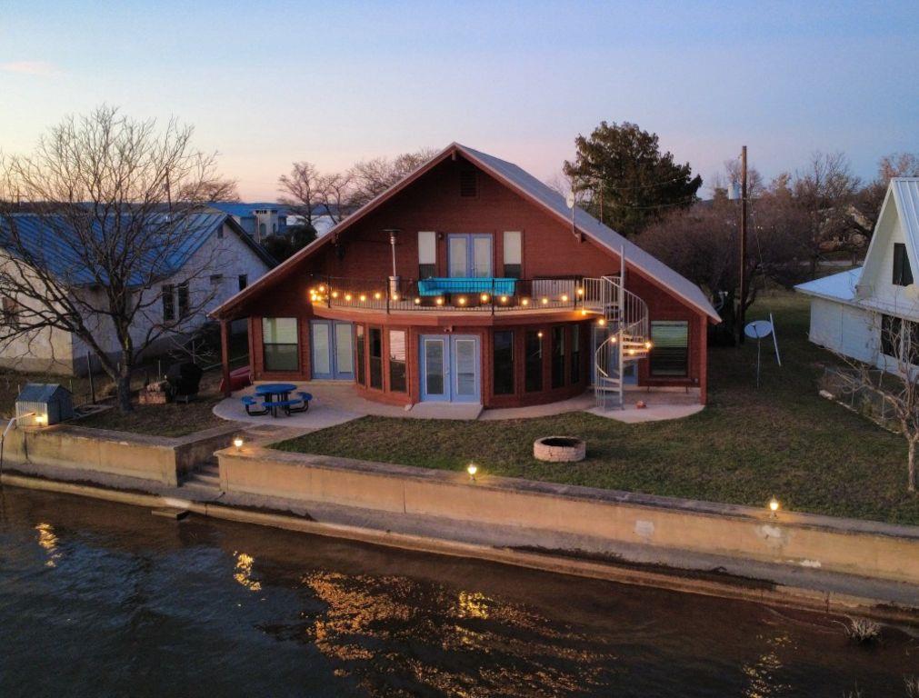746 E Island DR, Bluffton, TX 78607