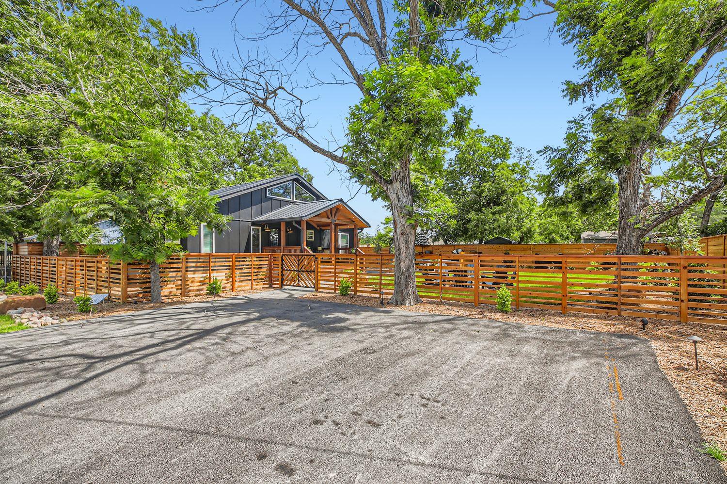 852 N Houston Ave, New Braunfels, TX 78130