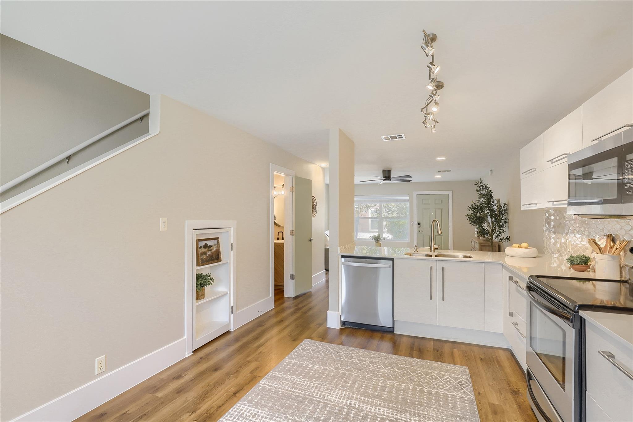1101 Grove BLVD #306, Austin, TX 78741