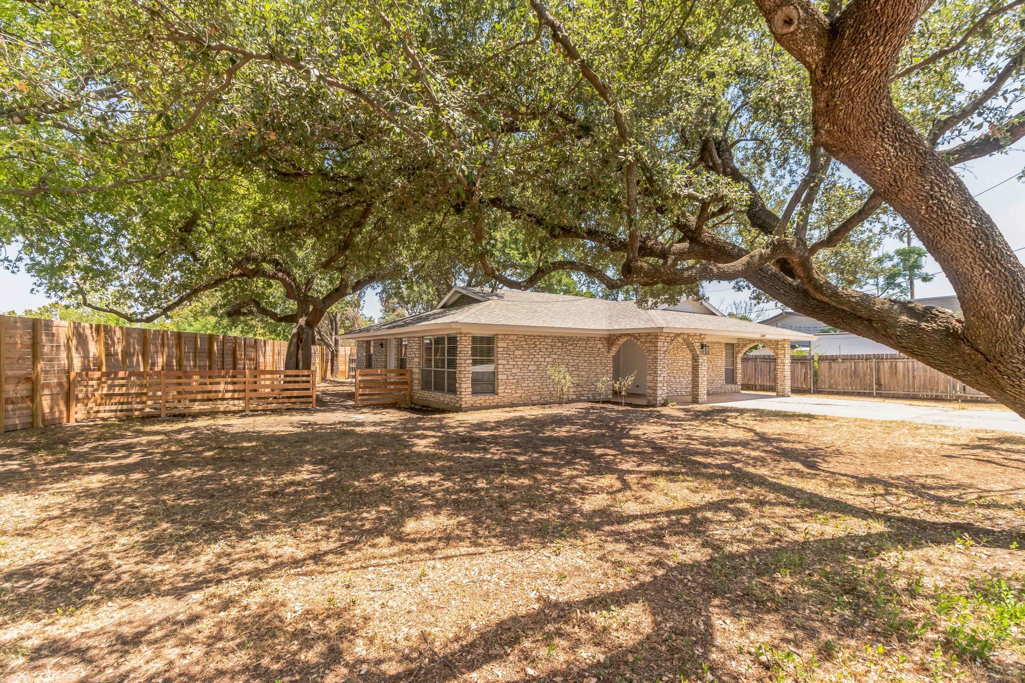 1509 Park LN, Georgetown, TX 78628