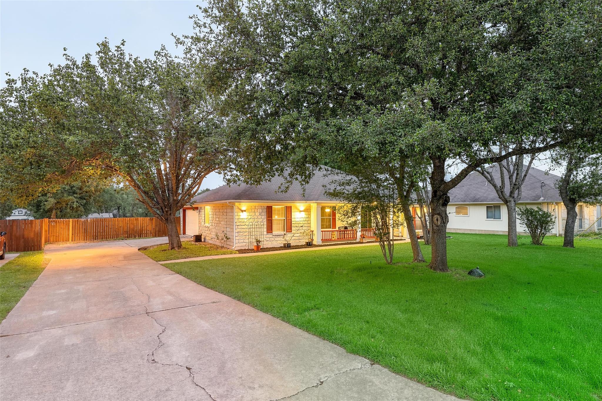 510 Maybrook DR, Buda, TX 78610