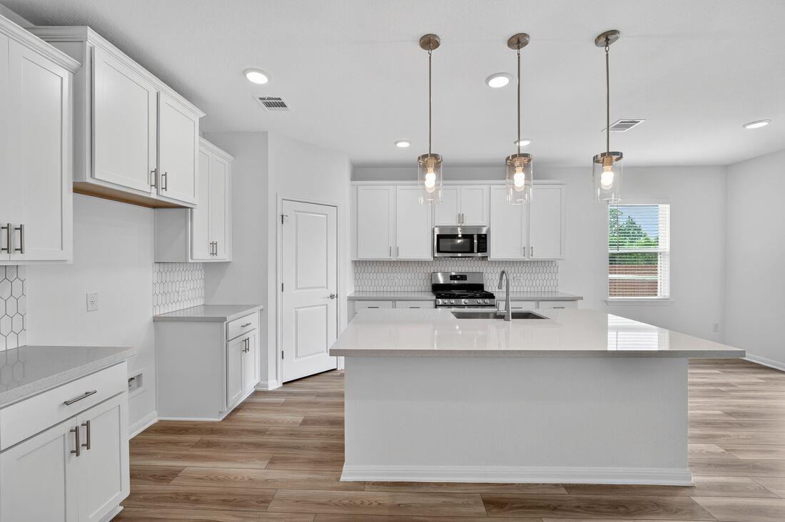 95 Flowers Ave, Hutto, TX 78634