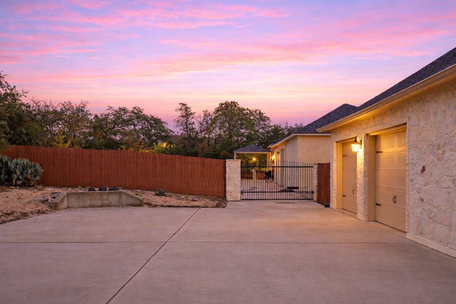 125 Carriage CT, Bastrop, TX 78602
