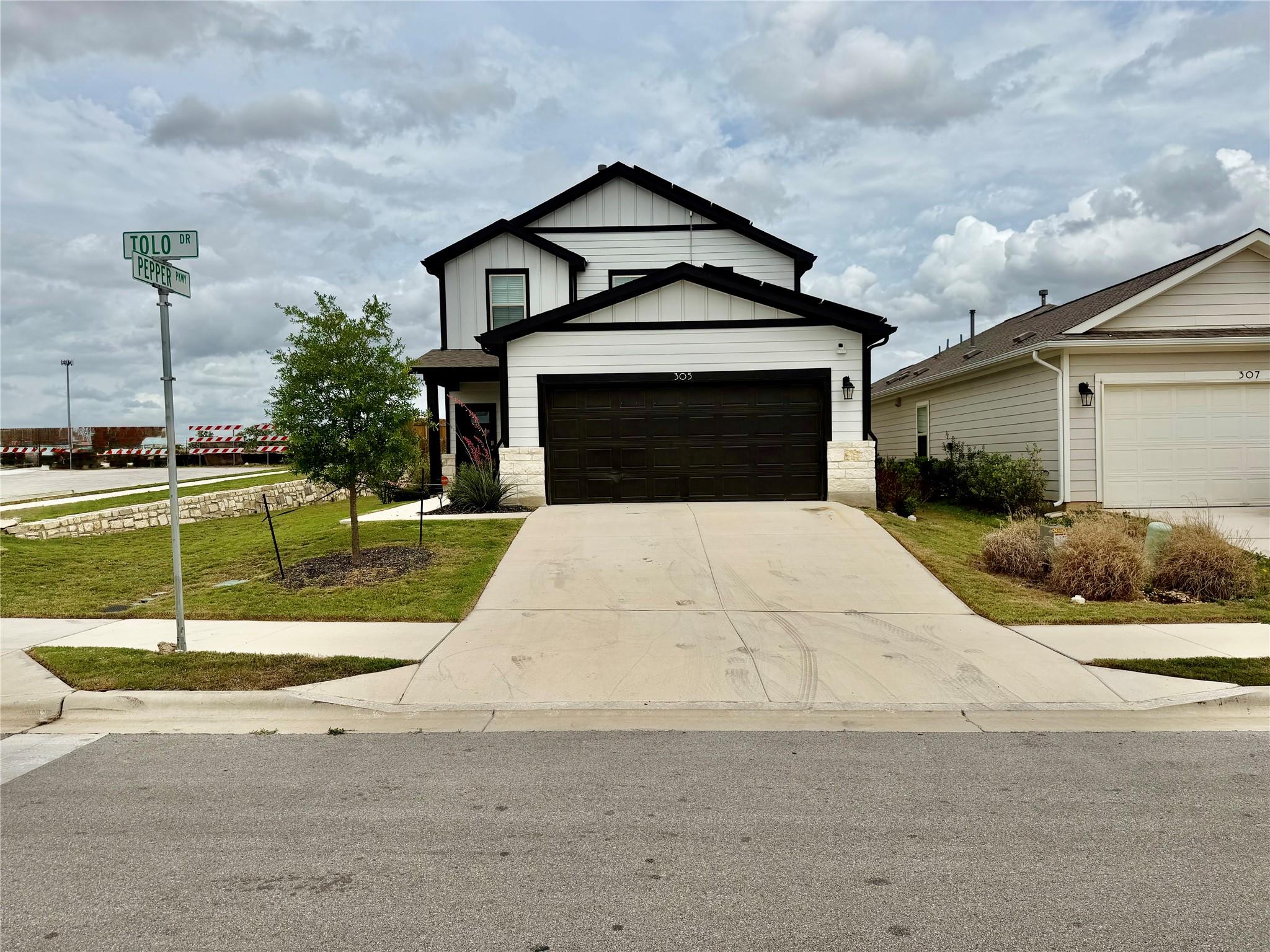 305 Tolo DR, Elgin, TX 78621