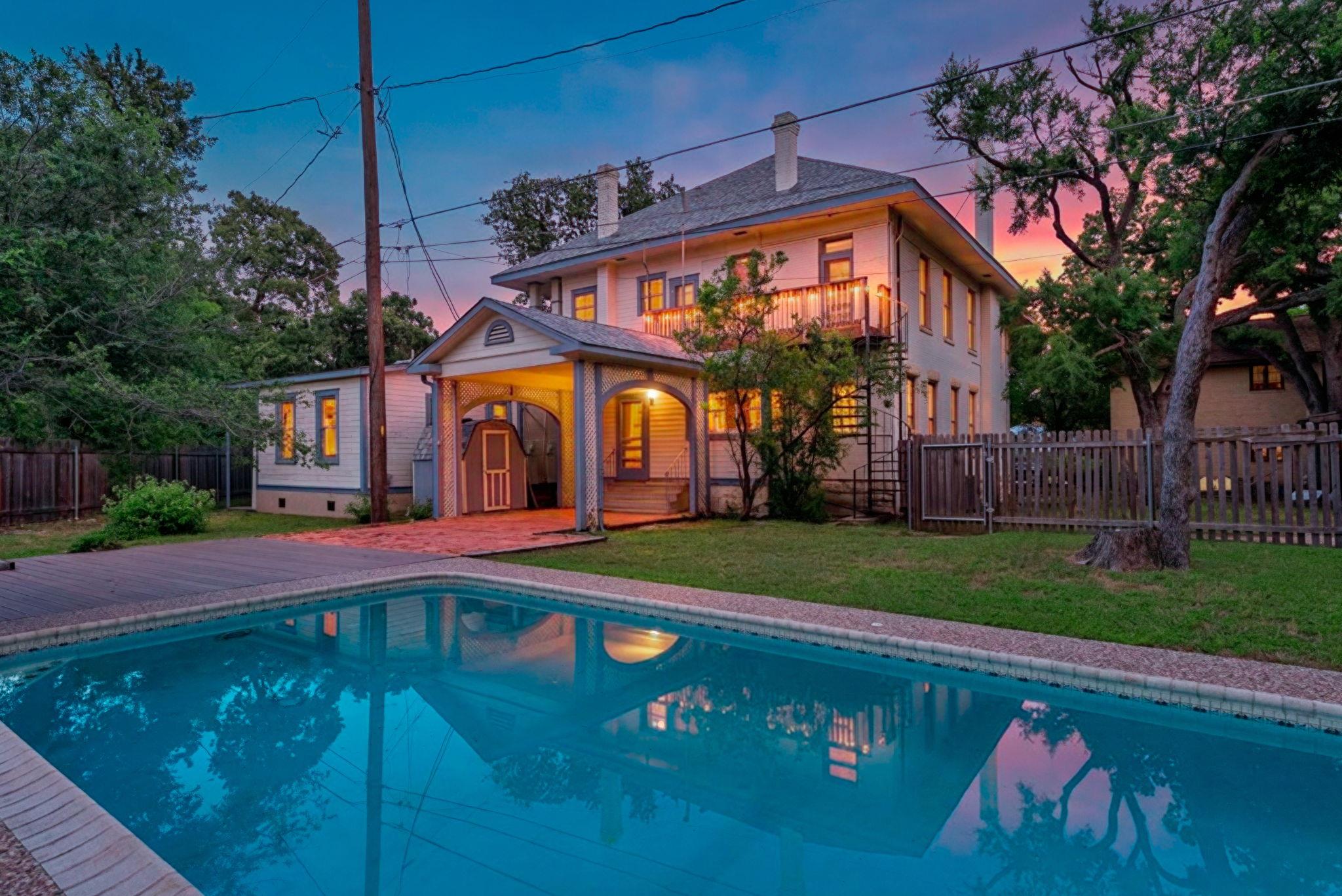 614 W 32nd ST, Austin, TX 78705