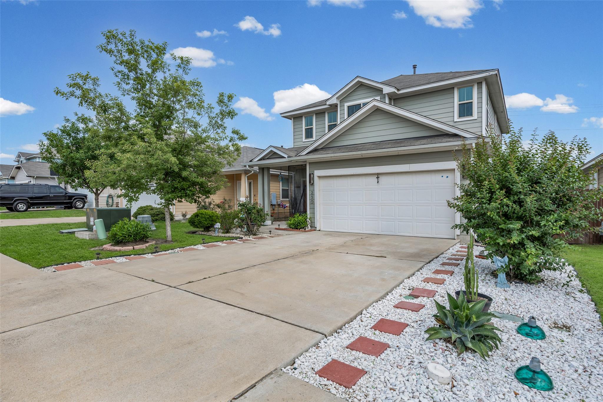 250 Twisted Oaks LN, Buda, TX 78610