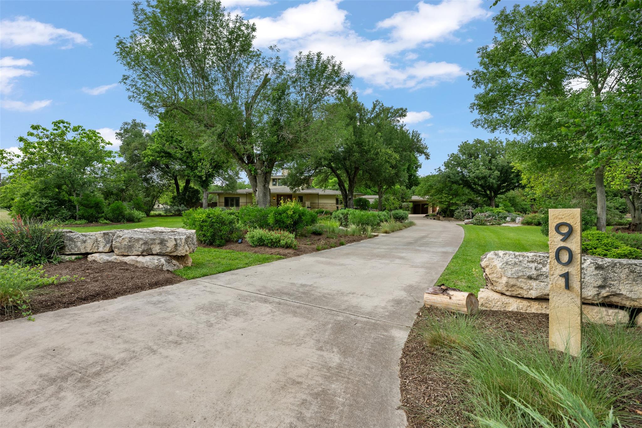 901 Brushy Bend DR, Round Rock, TX 78681
