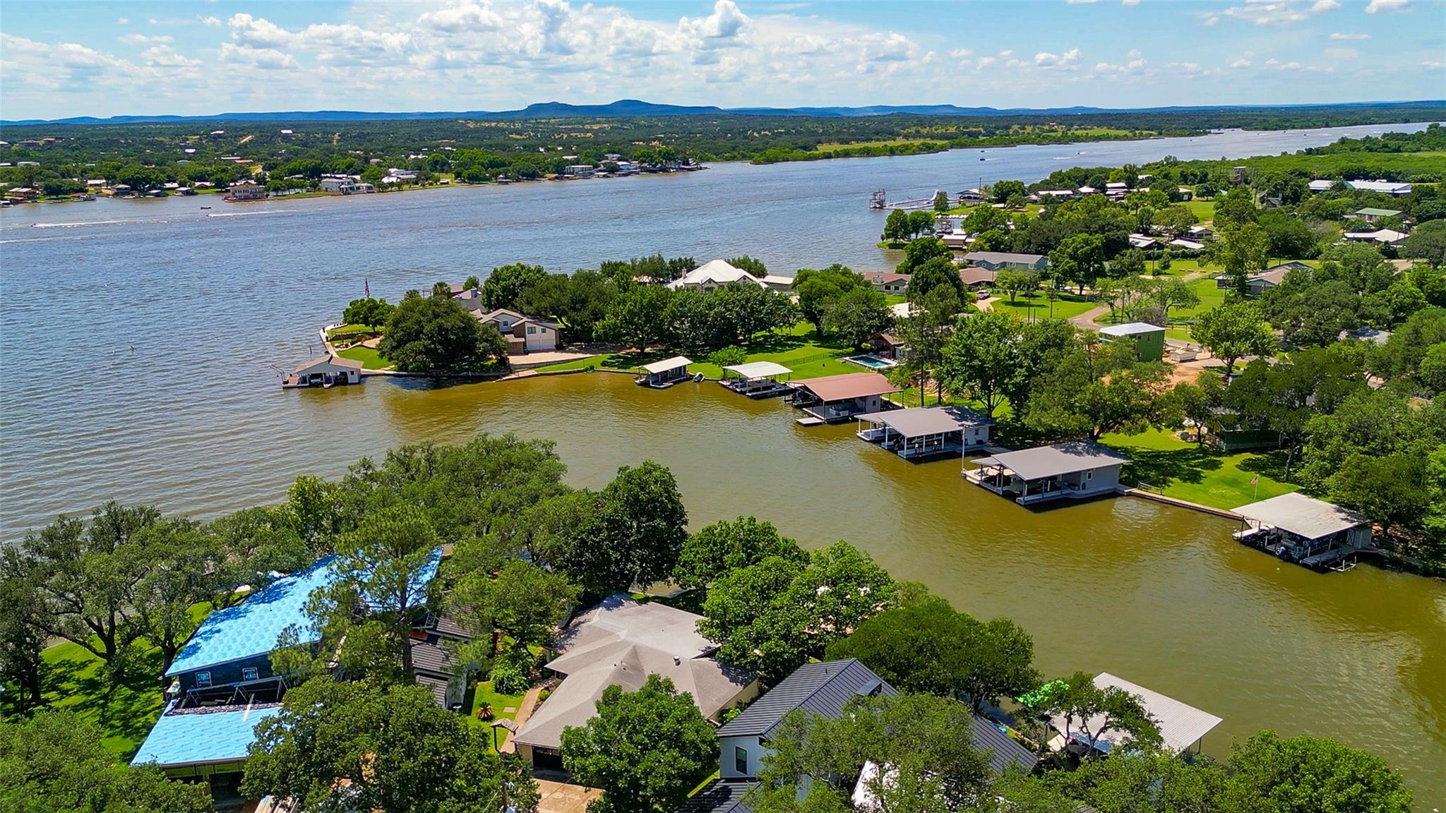104 Bluebird LN, Highland Haven, TX 78654