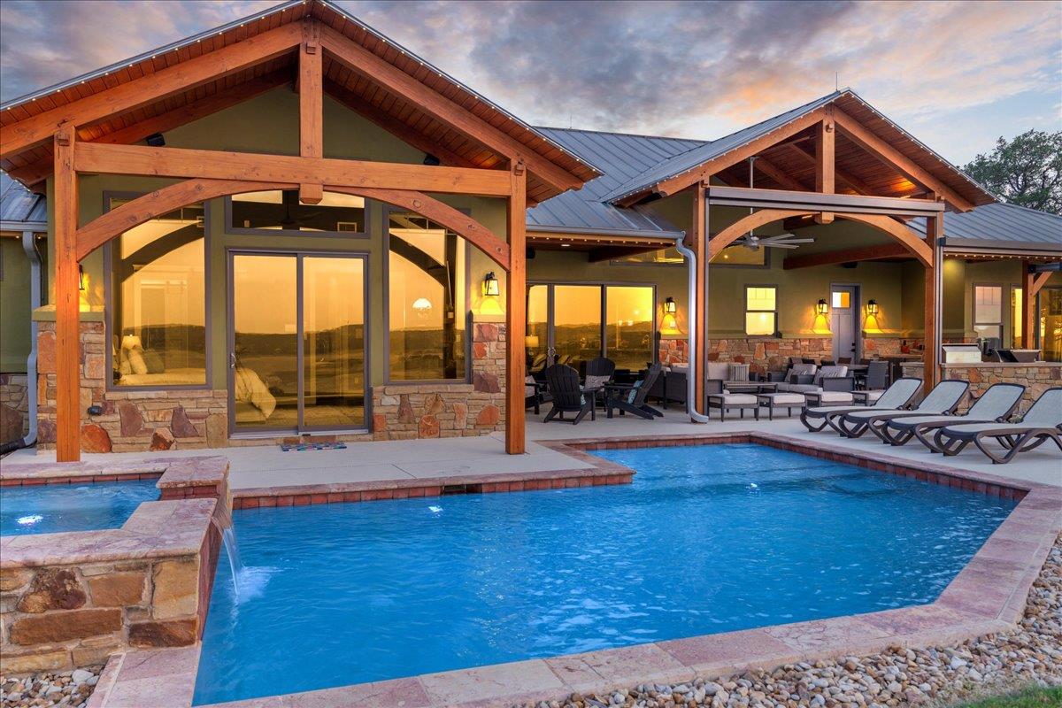 1604 Watercliffe DR, Lago Vista, TX 78645