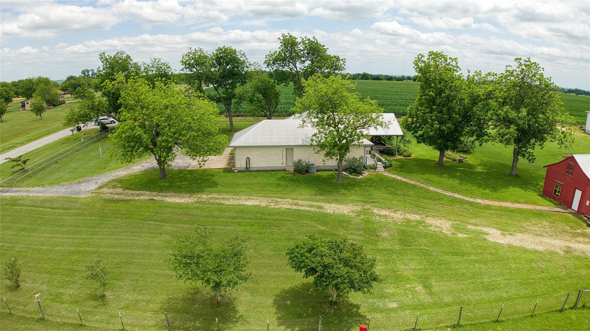 1005 E Buttercup RD, Taylor, TX 76574