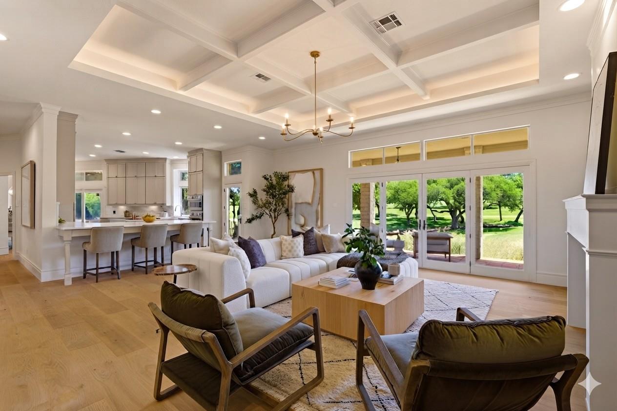 48 Tiburon DR, The Hills, TX 78738