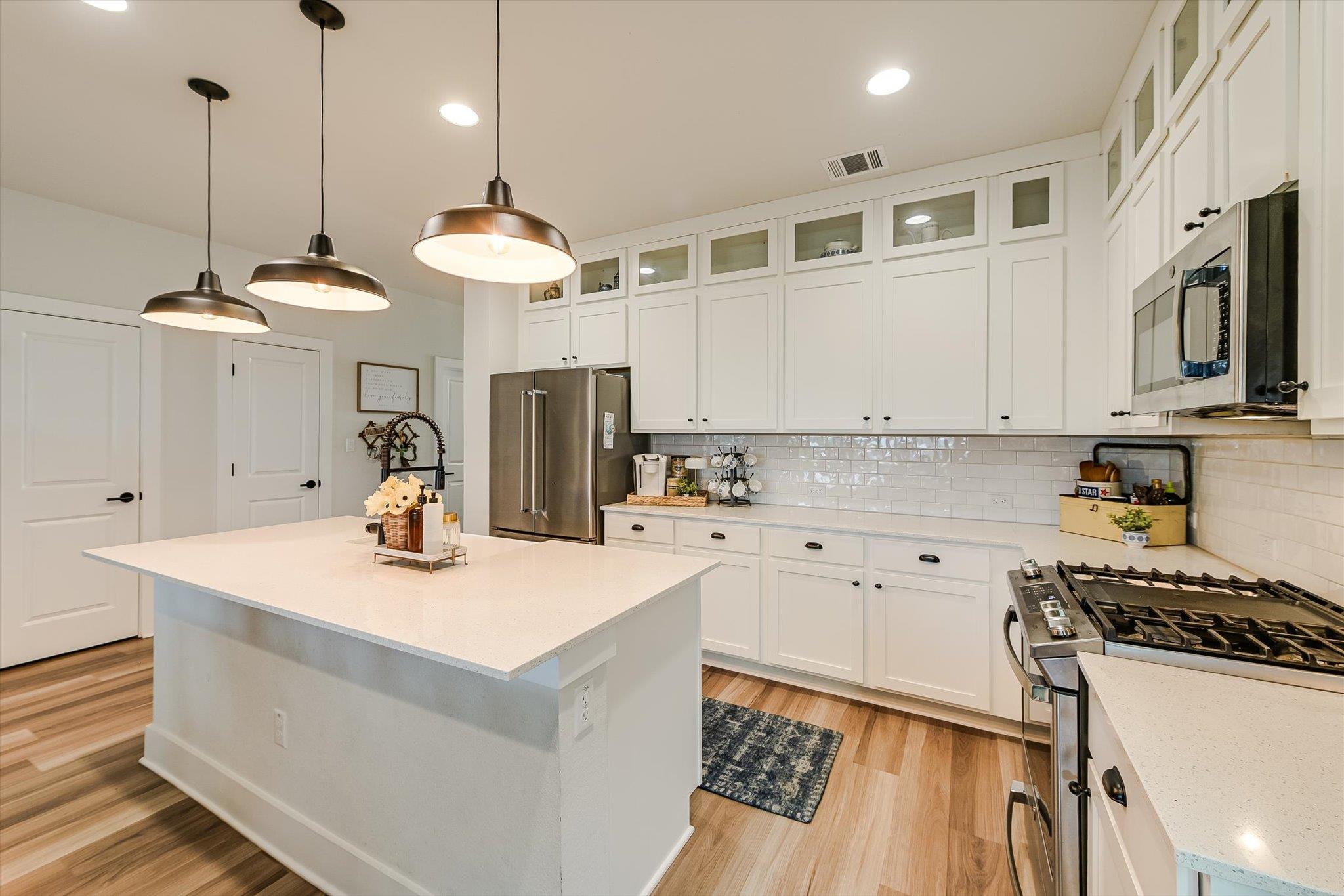 125 Broken Oak DR, Liberty Hill, TX 78642