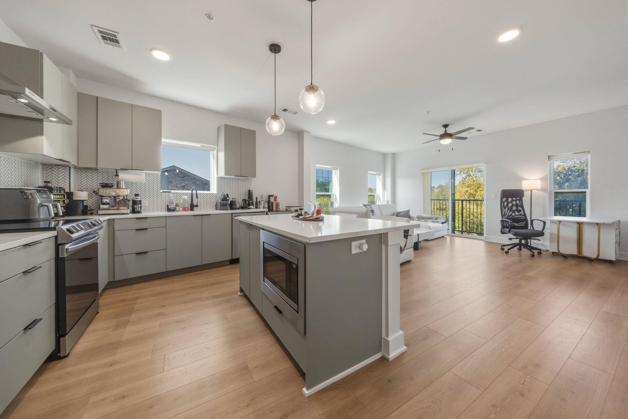 2500 Longview ST #300, Austin, TX 78705