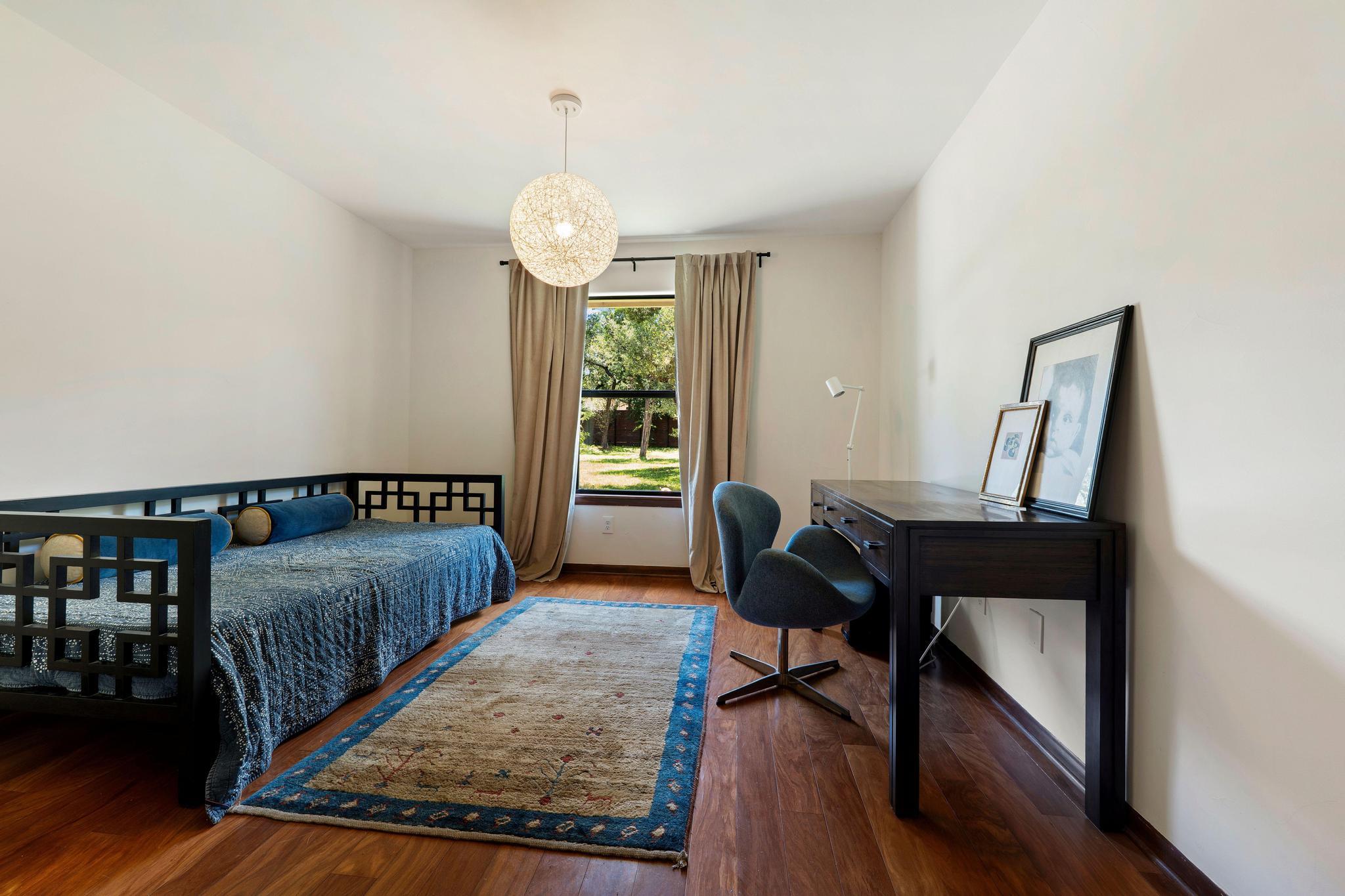 105 N Laurelwood DR, Austin, TX 78733