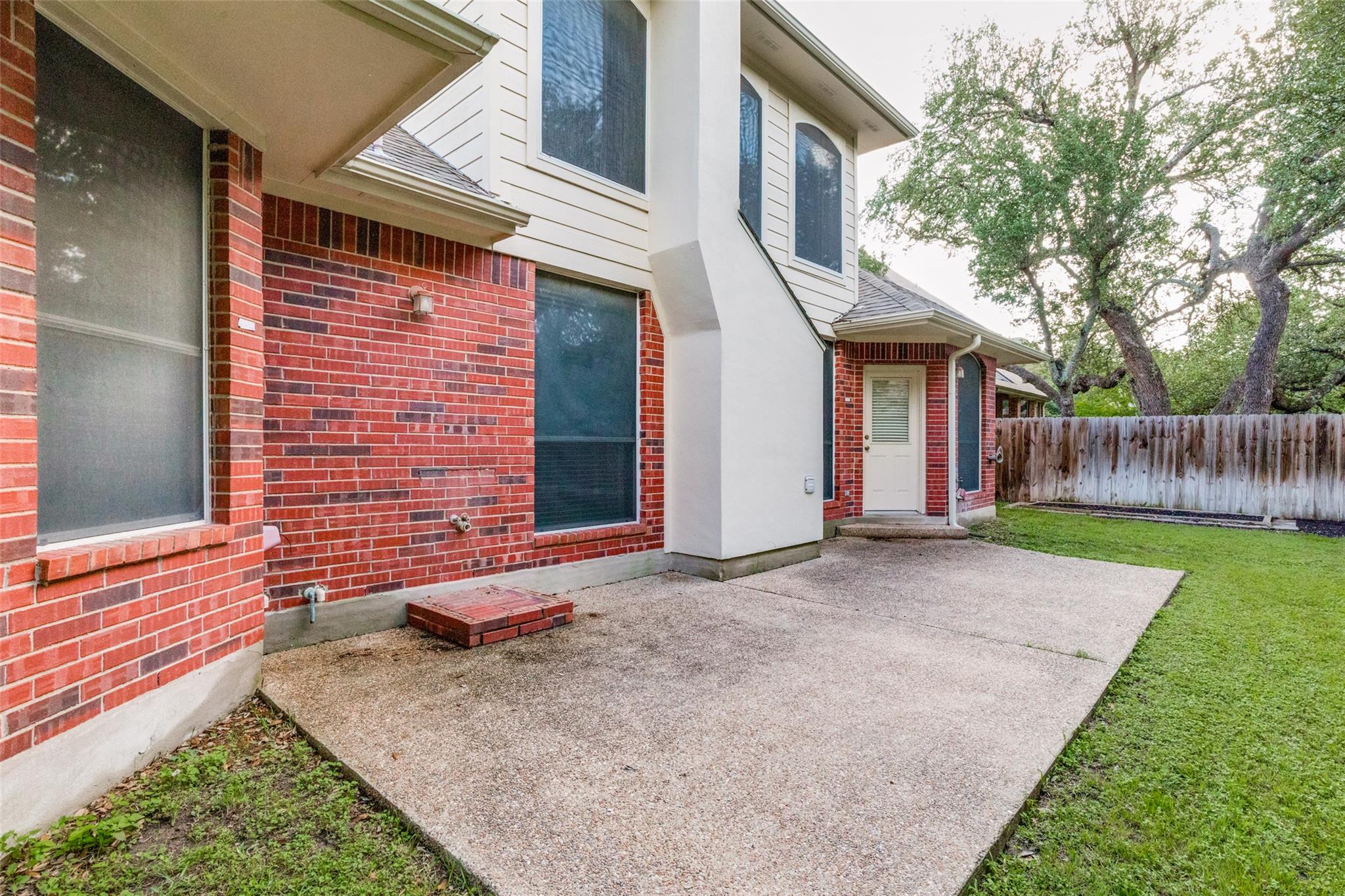 2244 Fernspring DR, Round Rock, TX 78665