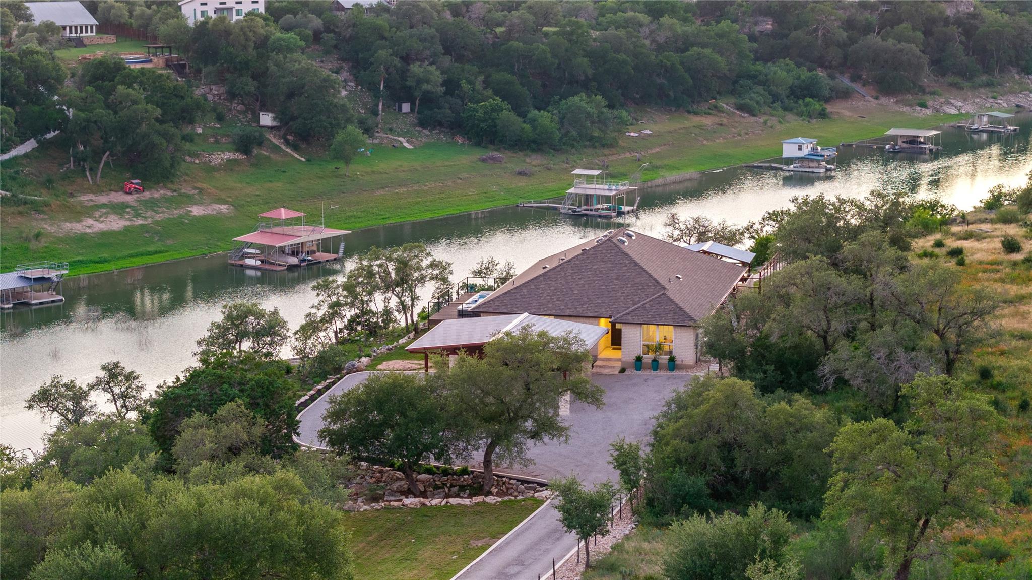1104 Cliffview DR, Spicewood, TX 78669