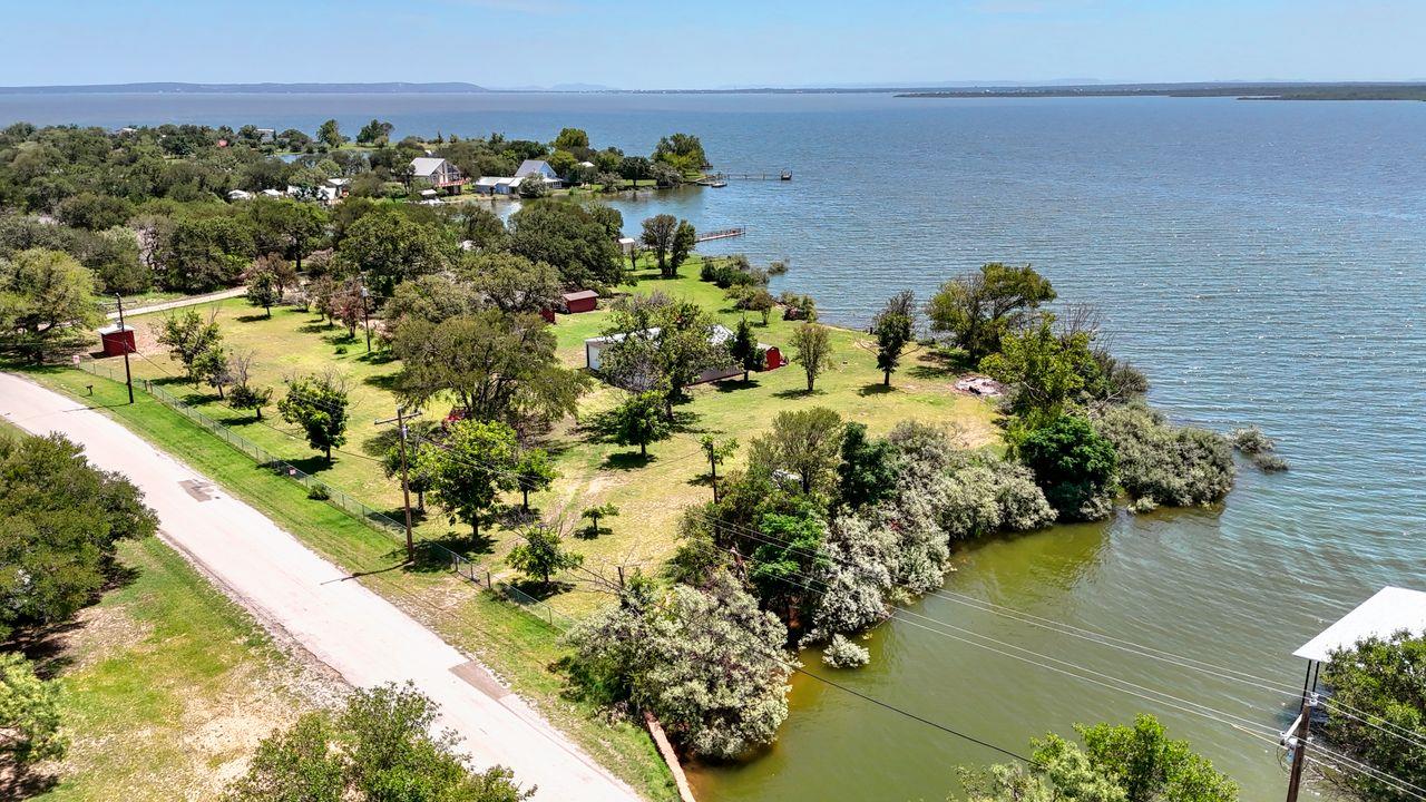 110 W Lakecrest DR, Bluffton, TX 78607