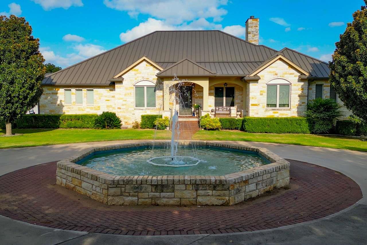 1621 Legends PKWY, Kingsland, TX 78639