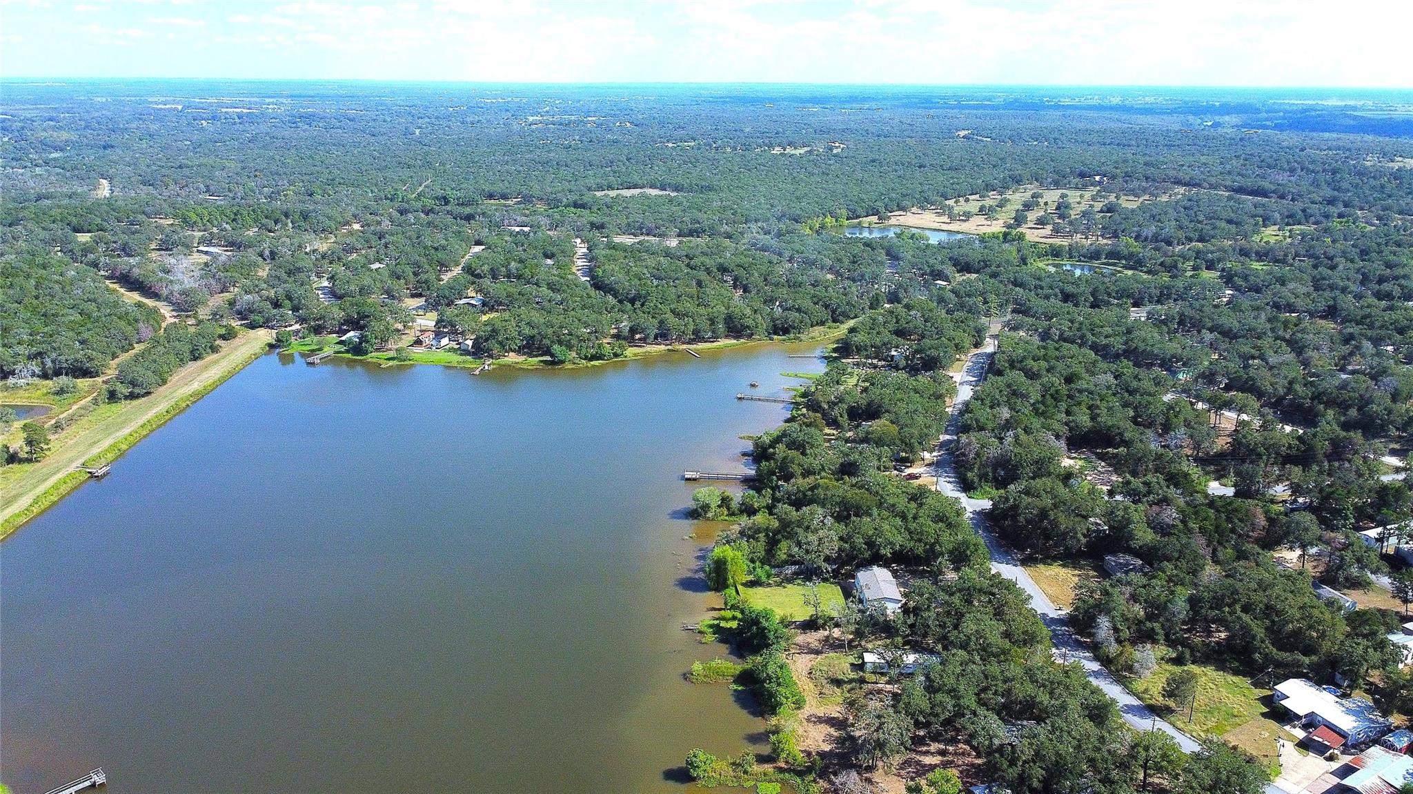200 Cheyenne DR, Smithville, TX 78957