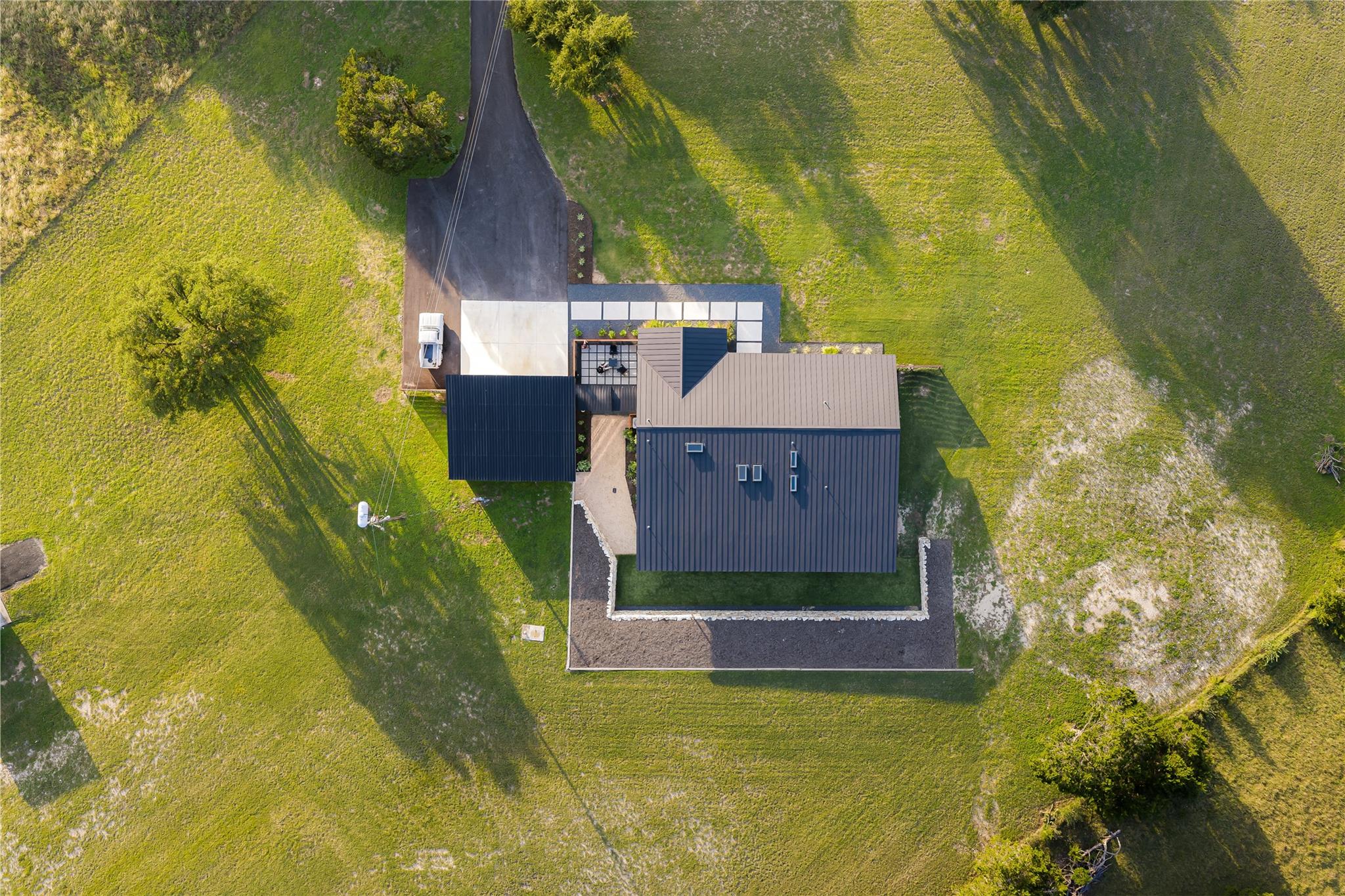 402 Rolling Hills RD, Liberty Hill, TX 78642