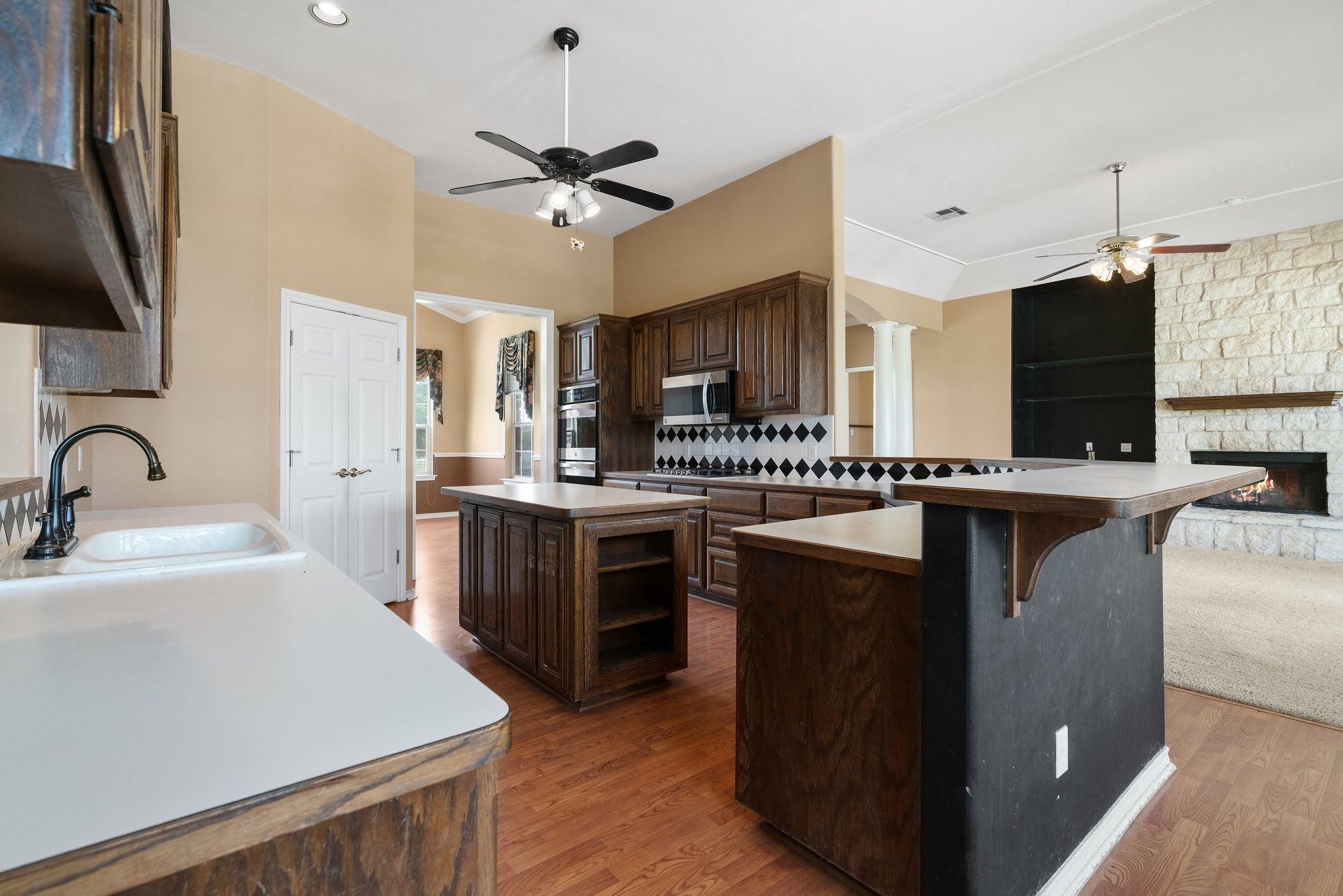 400 Hyview LN, Hutto, TX 78634