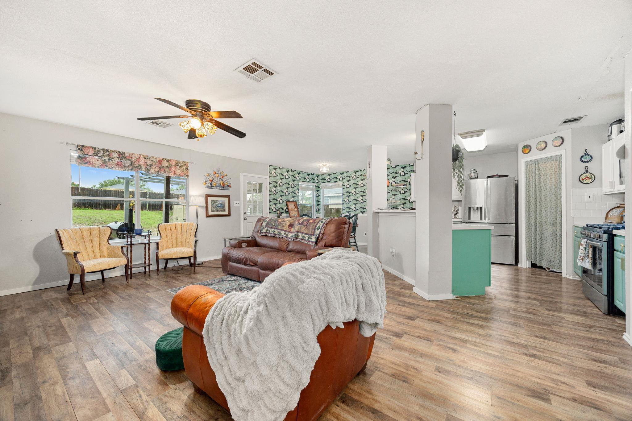 137 Sawgrass CIR, Kyle, TX 78640
