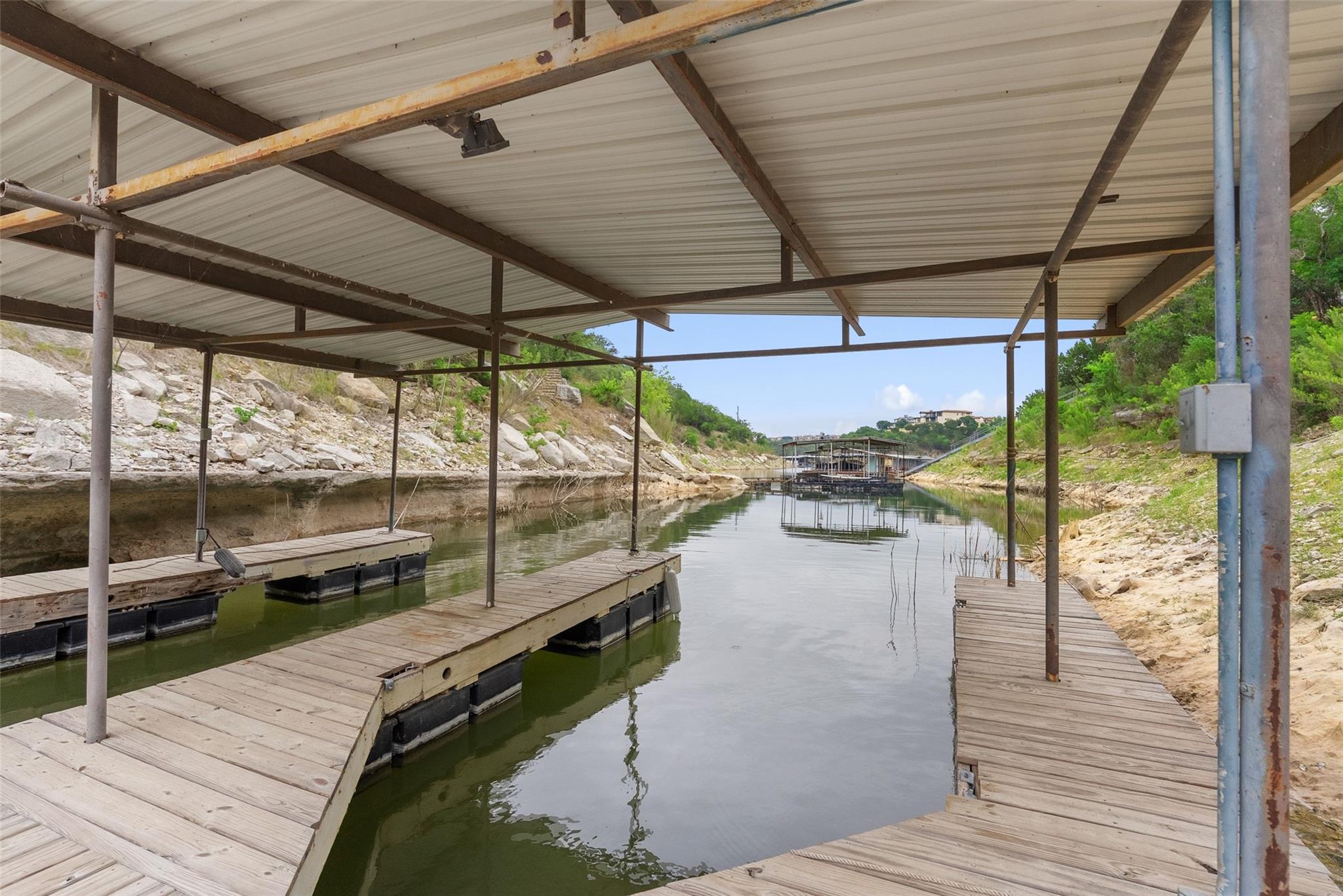 19426 Fisher LN, Spicewood, TX 78669