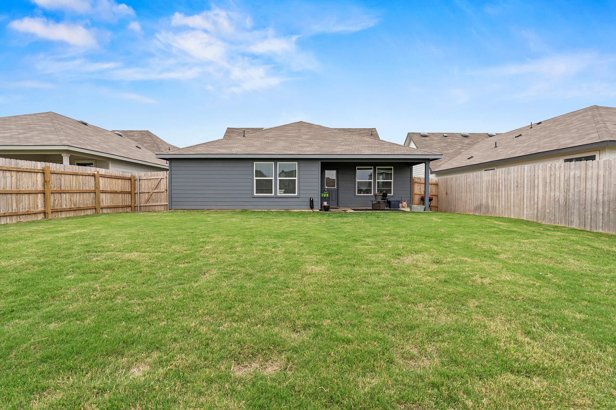 405 Perry PL, Rockdale, TX 76567