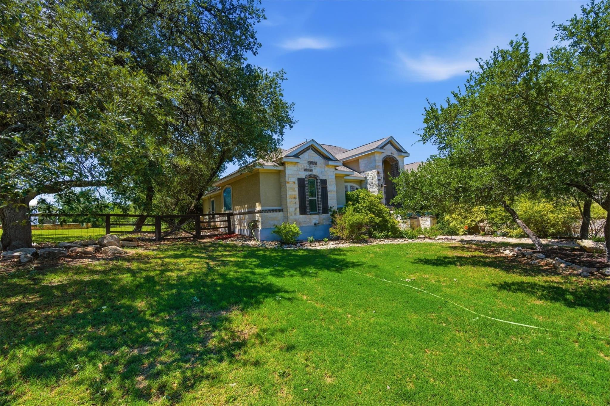 1106 Private Road 3702, San Antonio, TX 78253