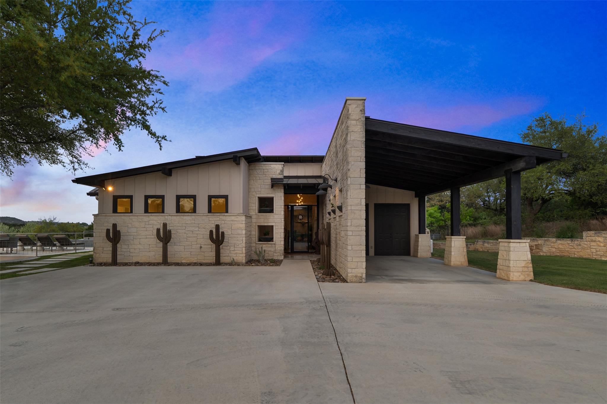 101 Rolling Hills RD, Blanco, TX 78606