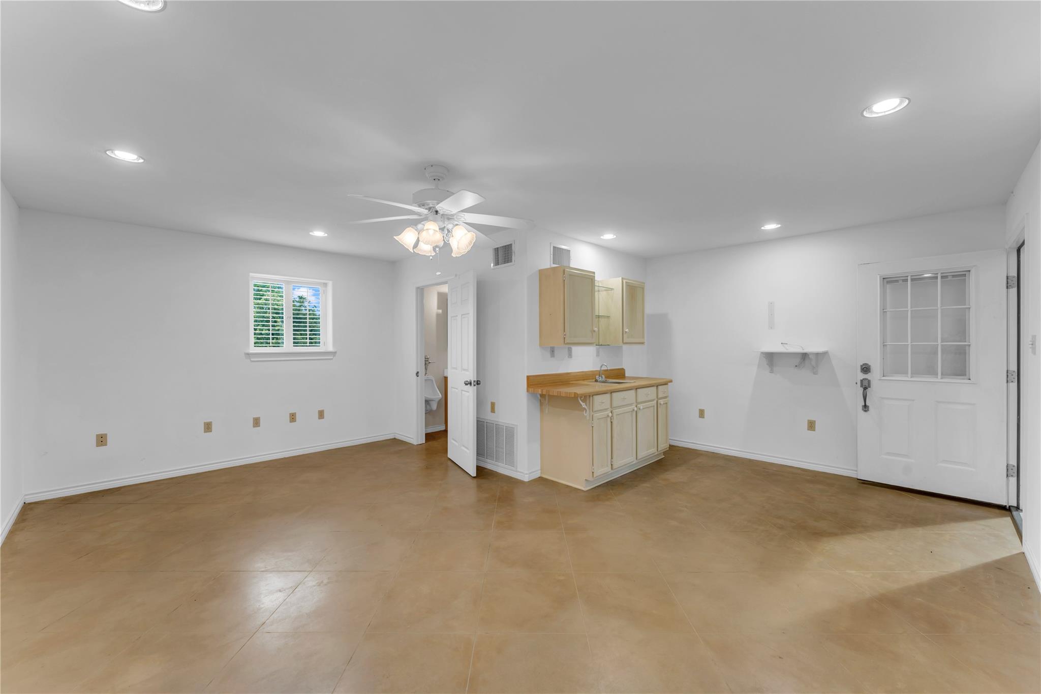 406 Ancient Oaks DR, Marble Falls, TX 78654