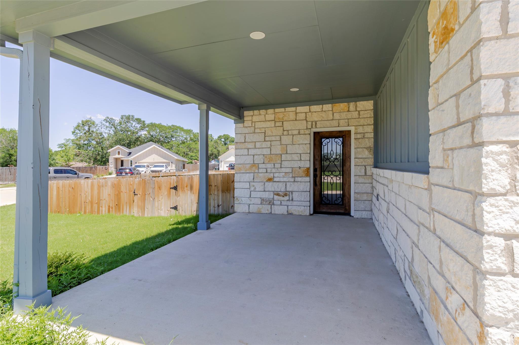112 Callie ST, Smithville, TX 78957