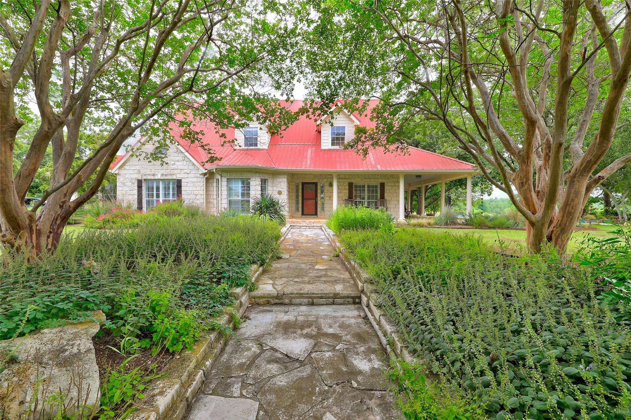 351 Laurel CRK, Hutto, TX 78634