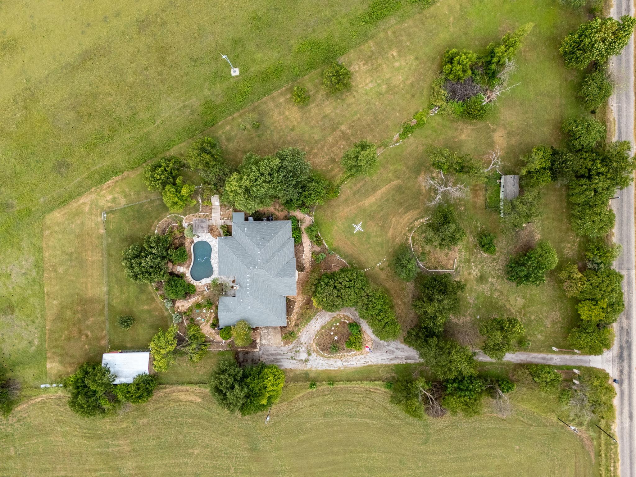 250 County Rd 323, Bartlett, TX 76511