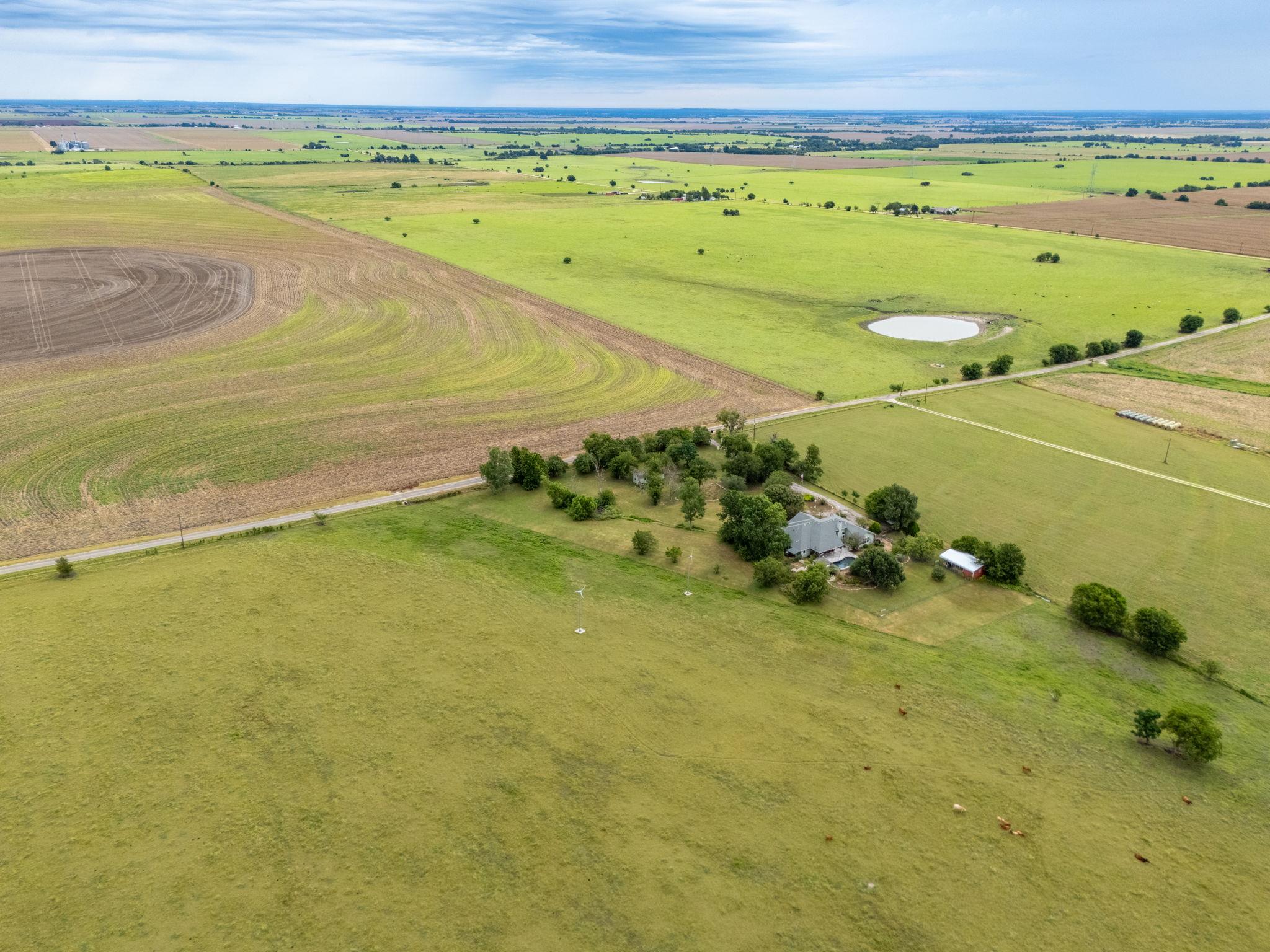 250 County Rd 323, Bartlett, TX 76511