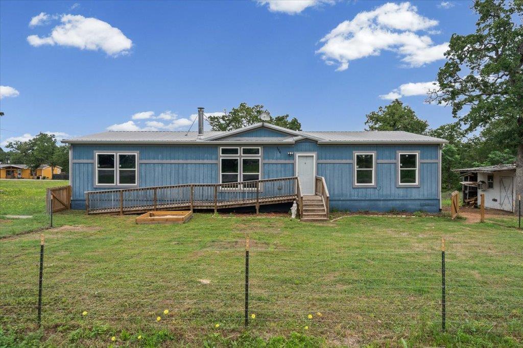 126 Cherokee CIR, Smithville, TX 78957