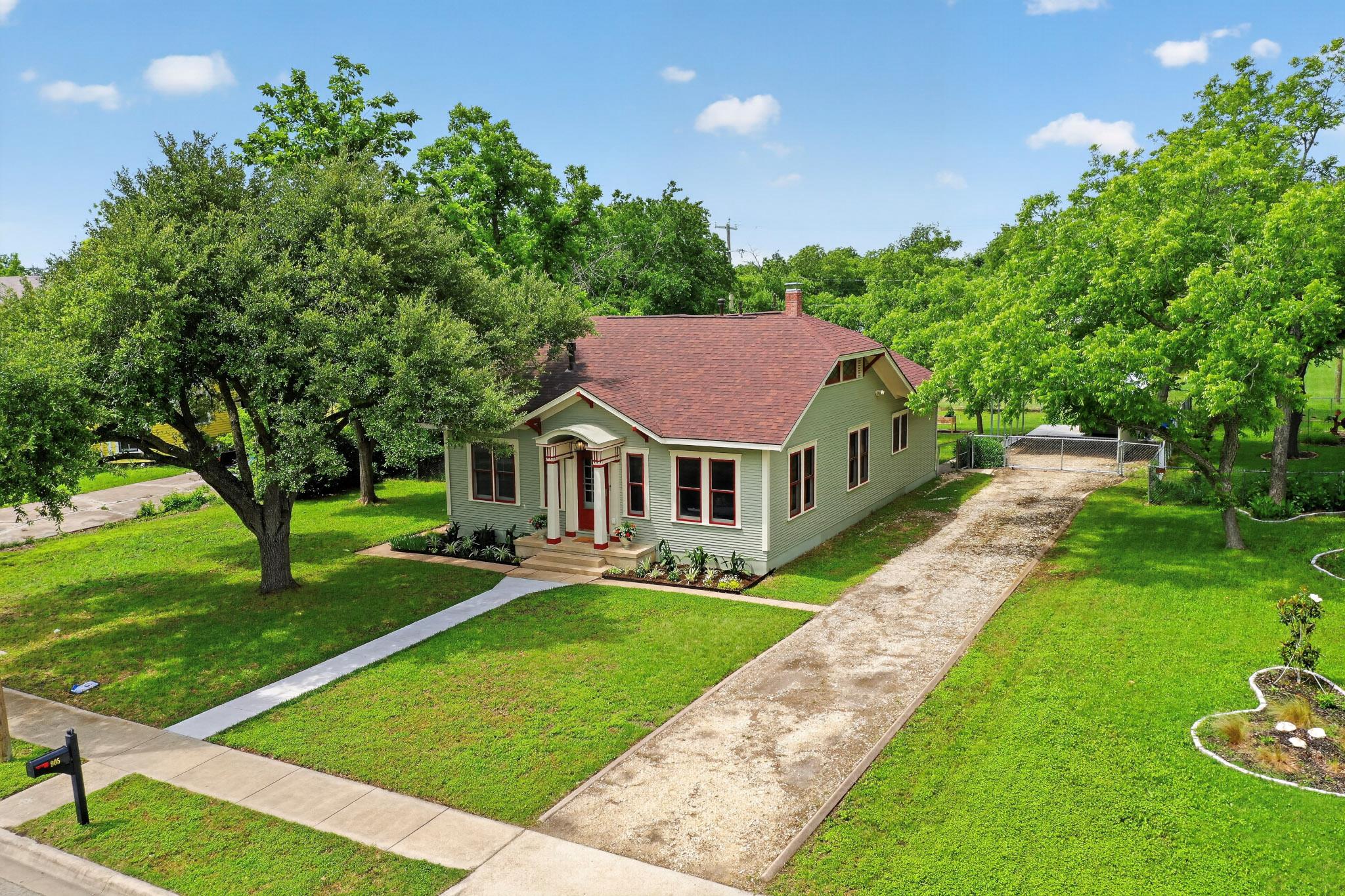 905 Howard ST, Taylor, TX 76574