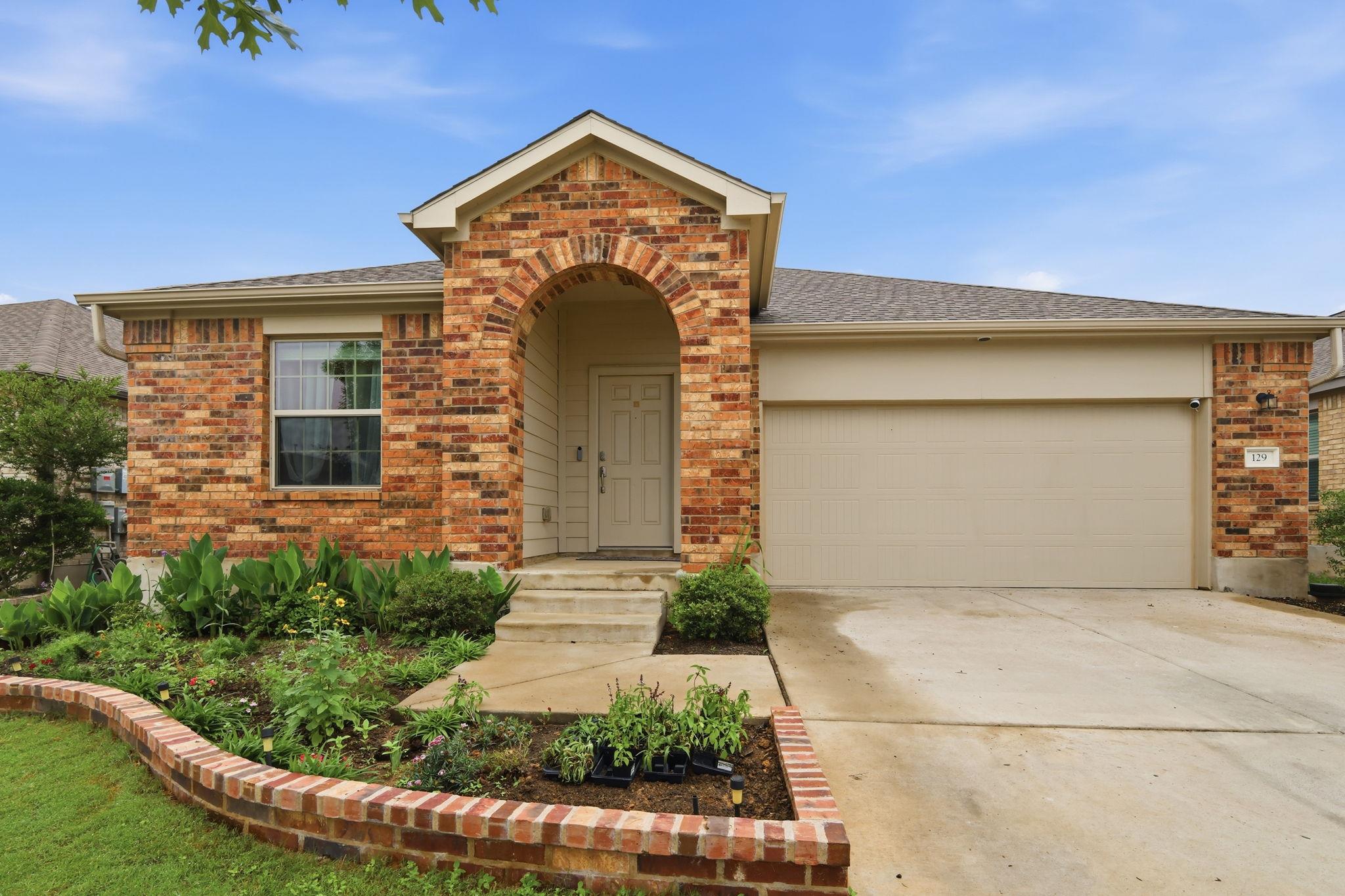 129 Esparza DR, Bastrop, TX 78602