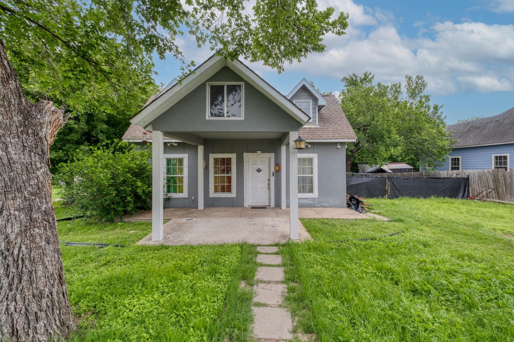 920 Washburn ST, Taylor, TX 76574