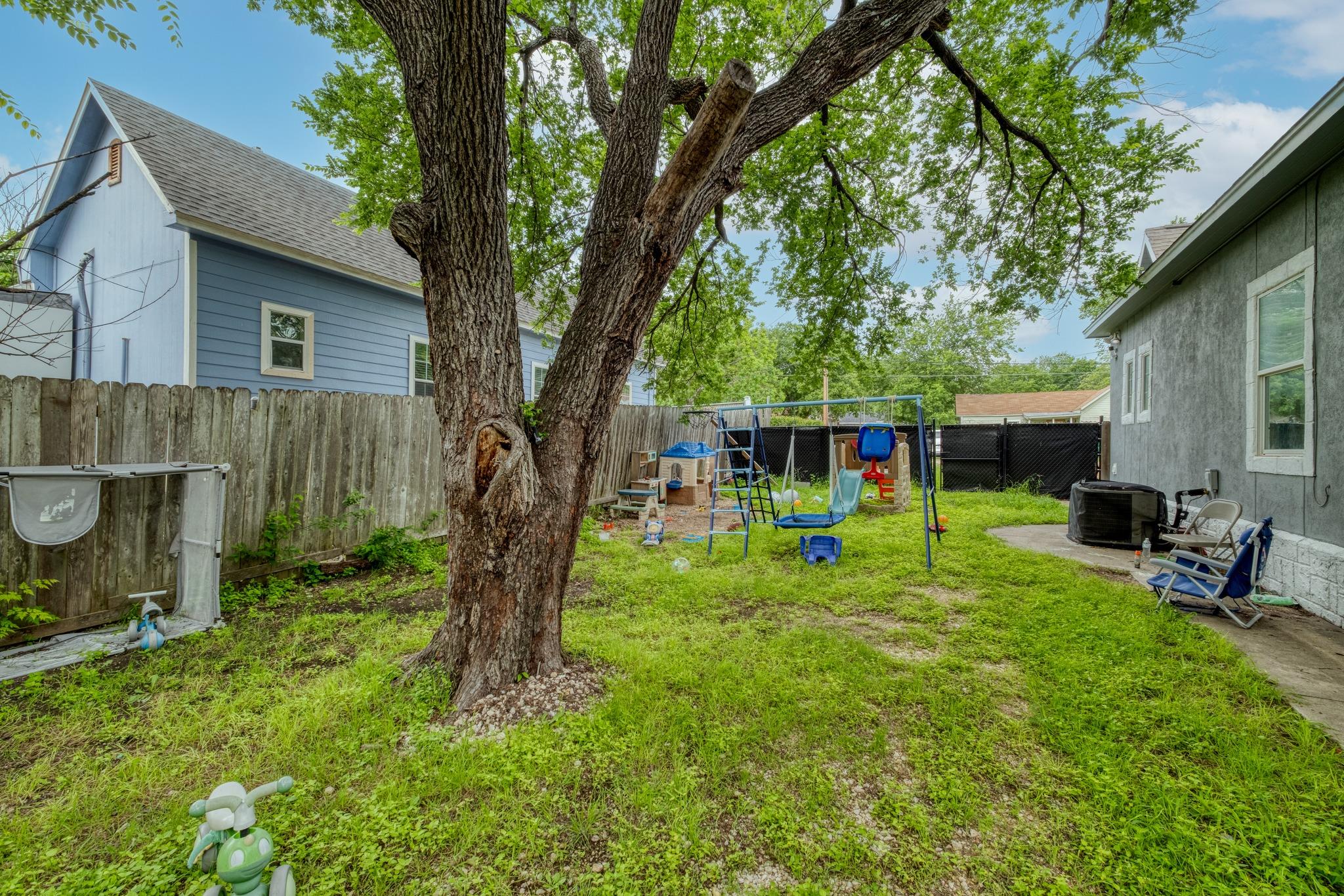 920 Washburn ST, Taylor, TX 76574