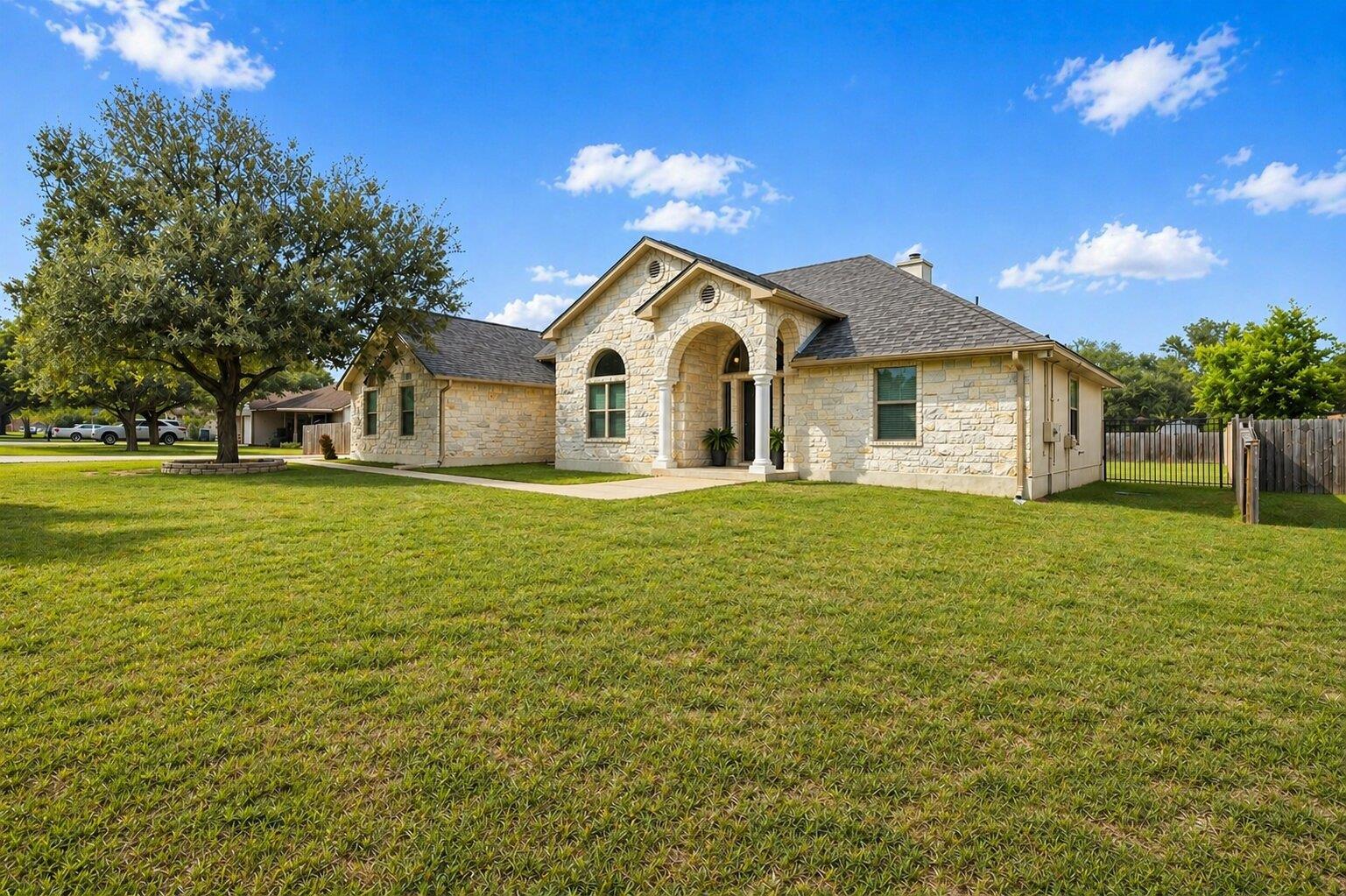 116 Puna LN, Bastrop, TX 78602