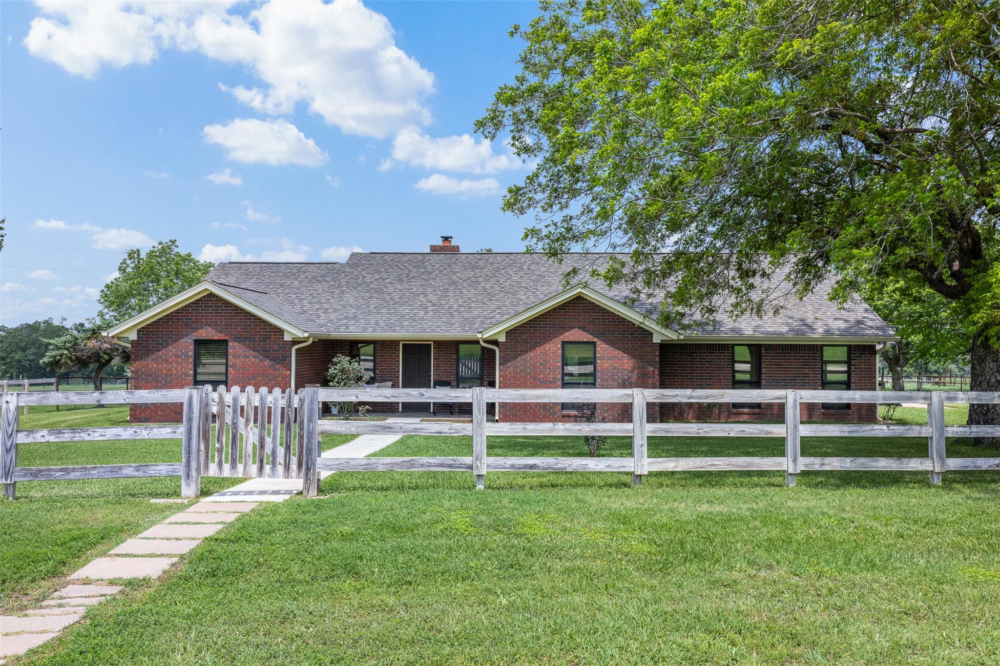 1016 County Road 306, Rockdale, TX 76567