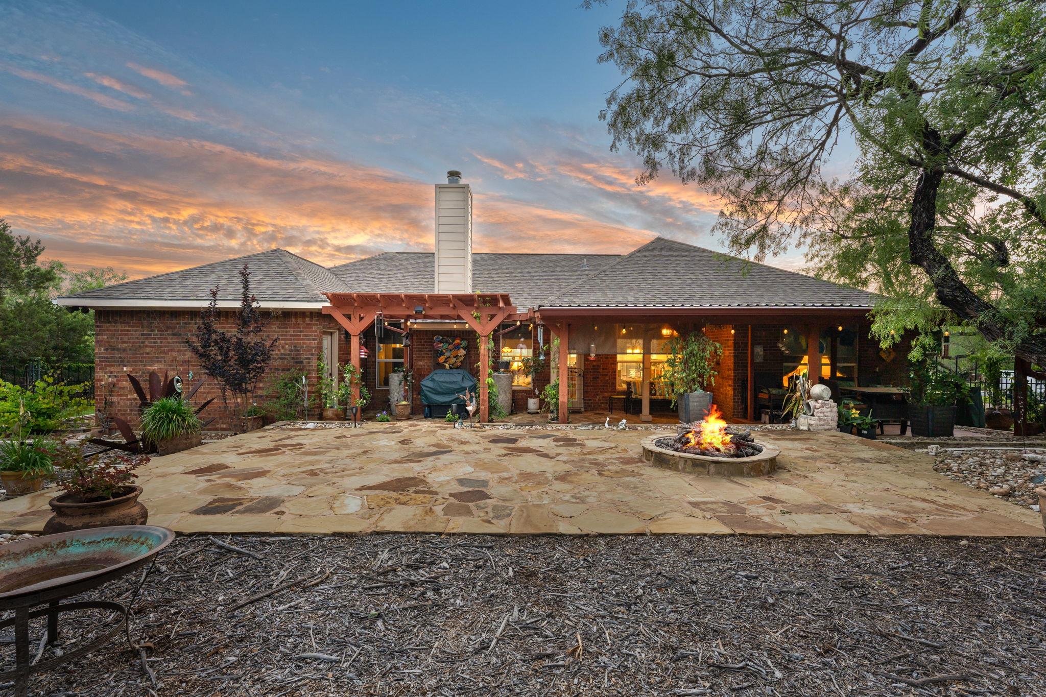 207 Cove Creek DR, Spicewood, TX 78669