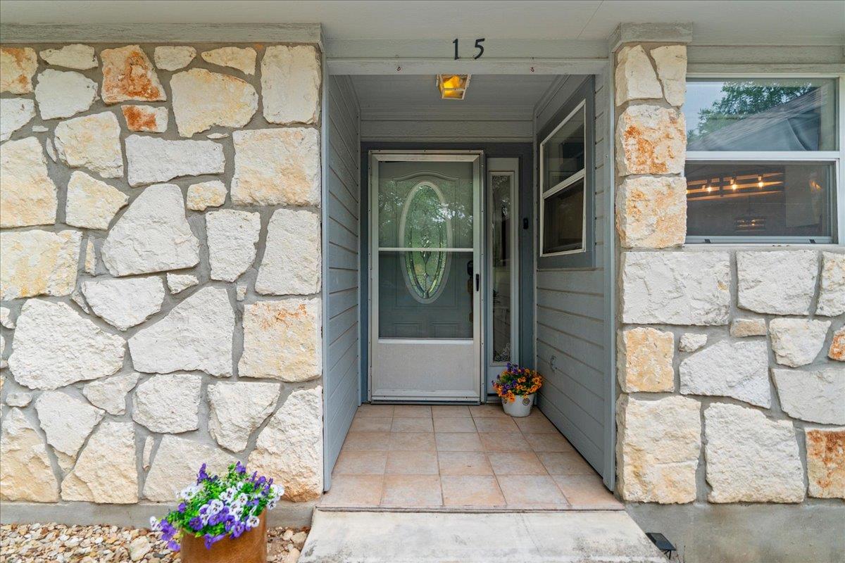 15 Spalding CIR, Wimberley, TX 78676