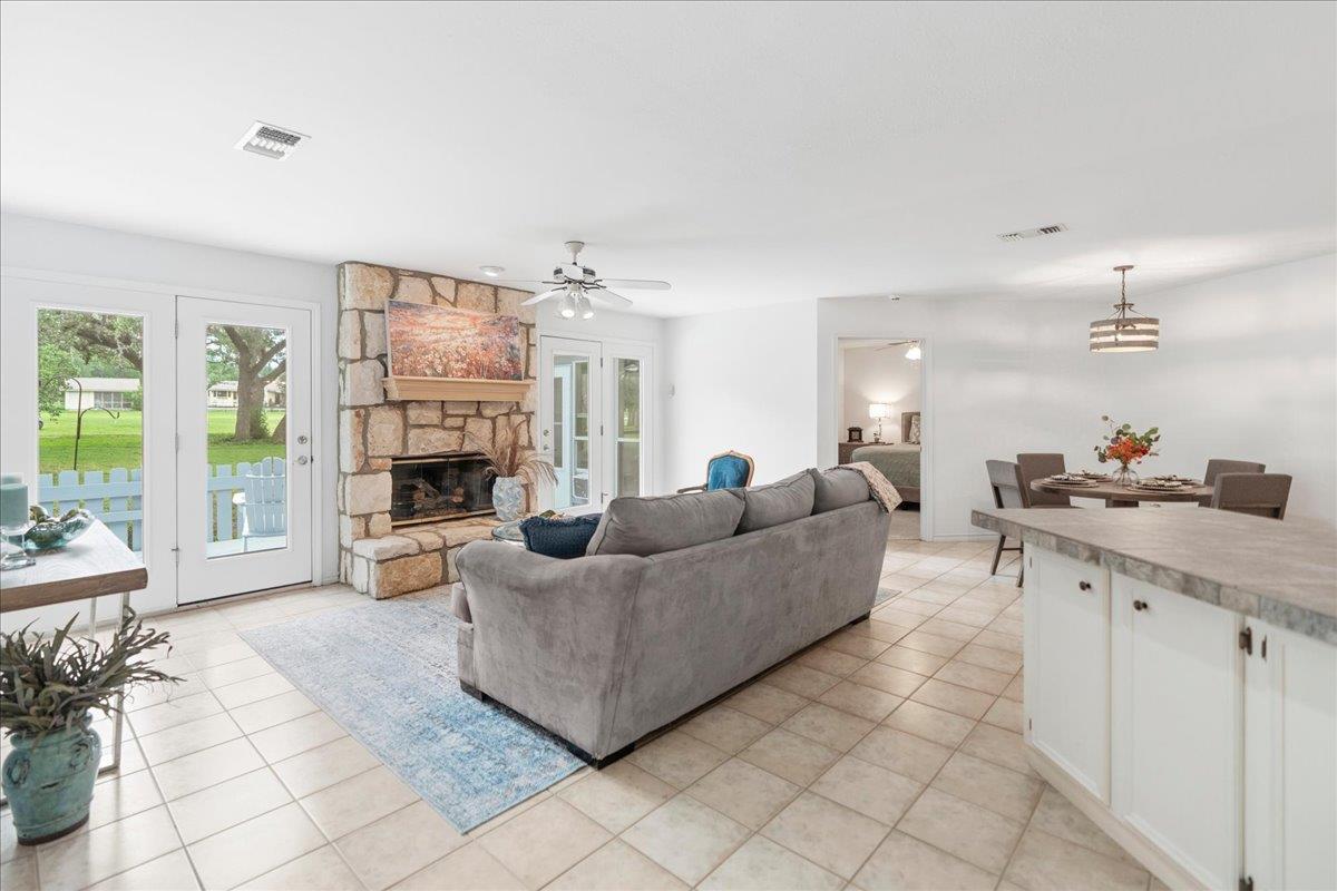 15 Spalding CIR, Wimberley, TX 78676