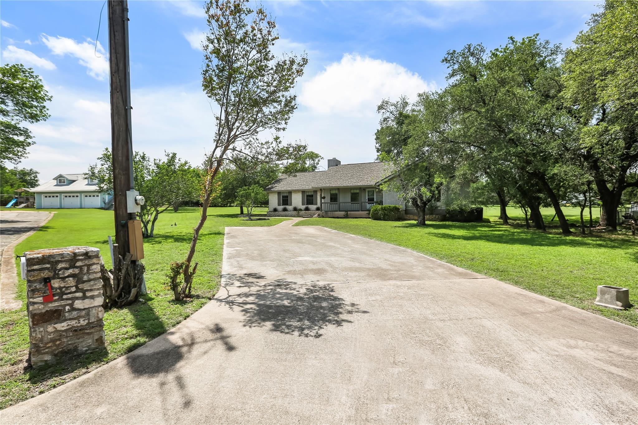 402 Post Oak LN, Georgetown, TX 78628
