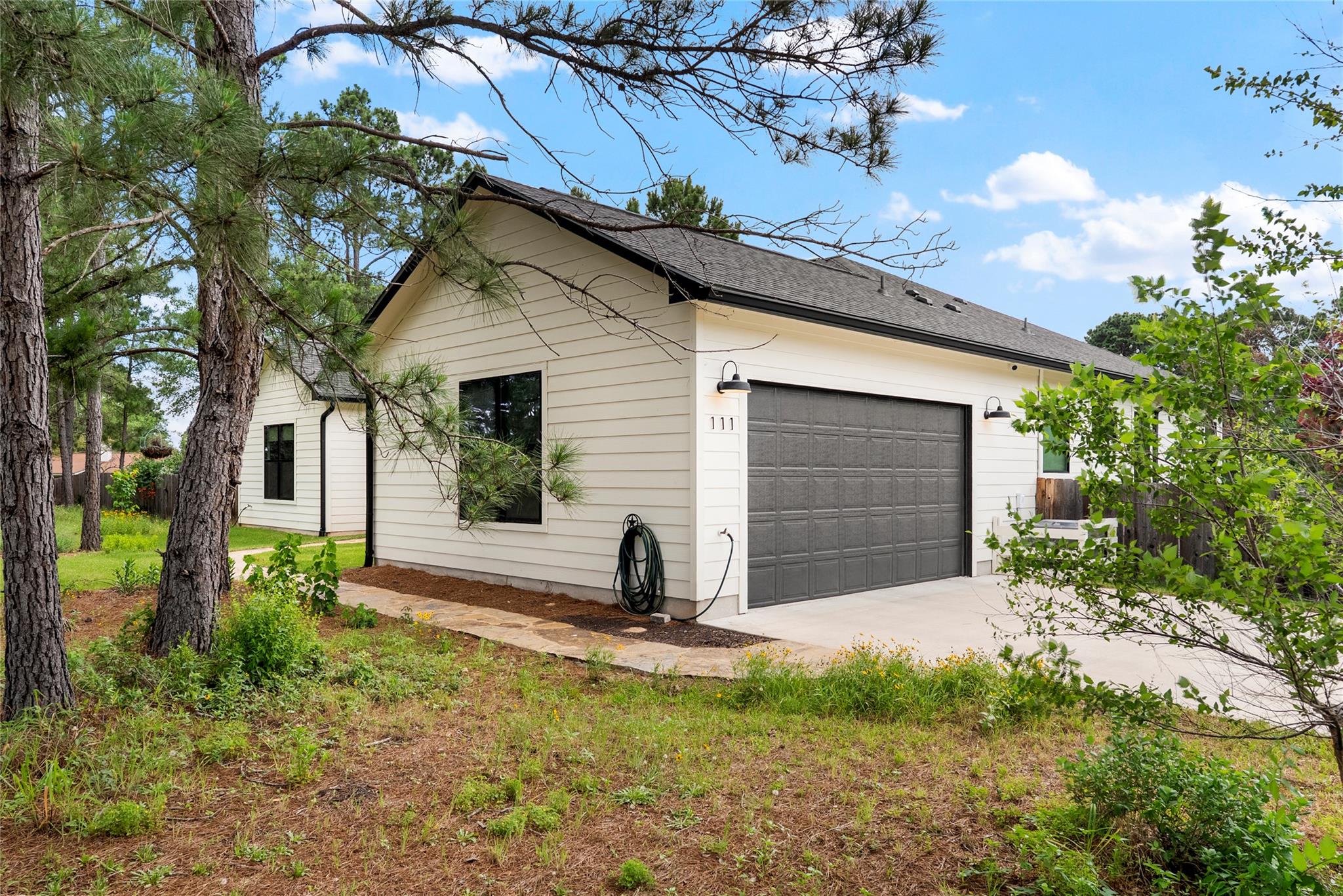 111 Green Grass LN, Bastrop, TX 78602